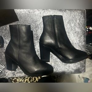Urban Outfitters Booties Maya